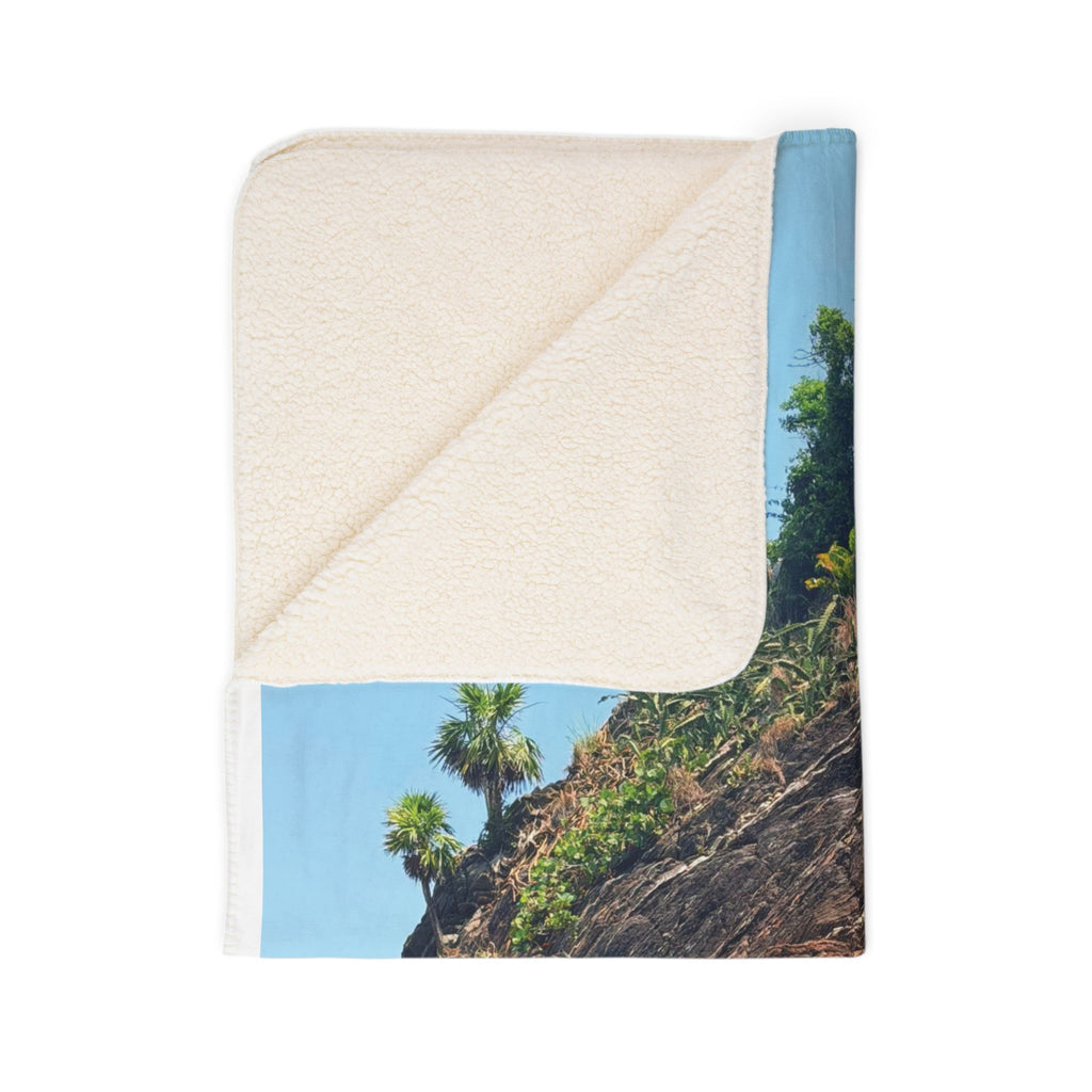 Tela Honduras Rock and Ocean Fleece Sherpa Blanket – Tropical Caribbean Cozy Throw