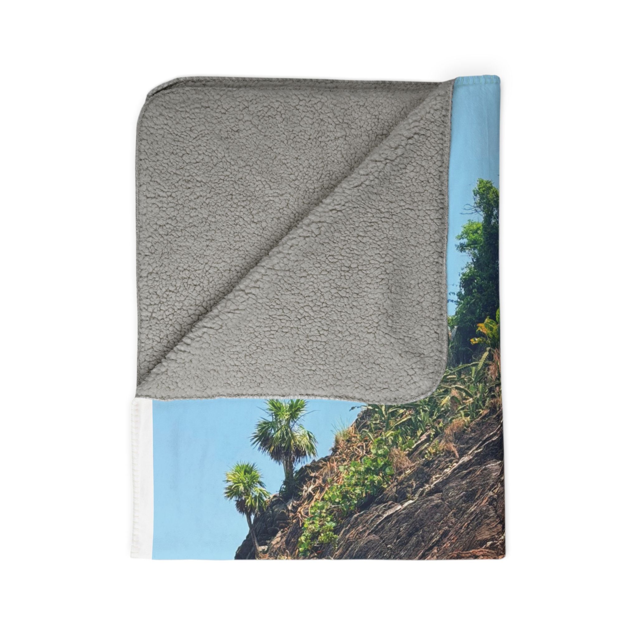 Tela Honduras Rock and Ocean Fleece Sherpa Blanket – Tropical Caribbean Cozy Throw